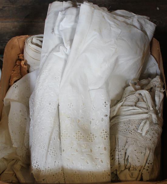 Qty of lace trimmings